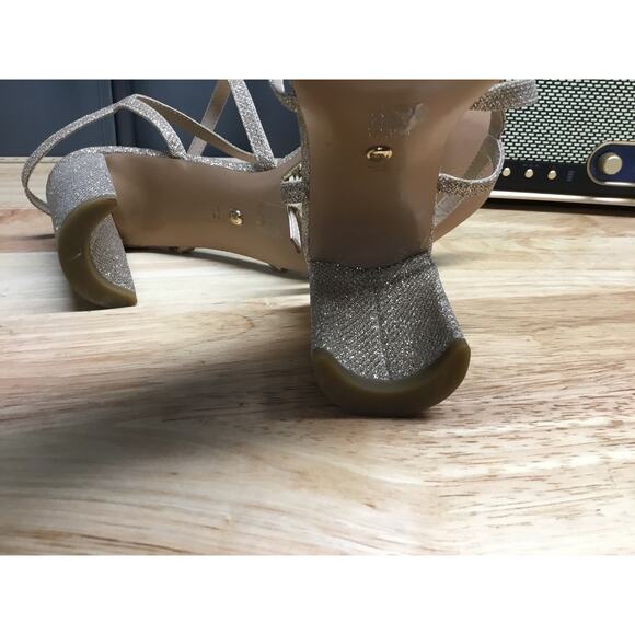 Pelle Moda Sandals Womens 7.5M Silver Glitter Open Toe Block Heel Buckle Closure - Picture 7 of 8